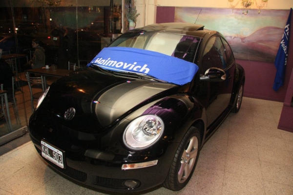 Felices ganadores del New Beetle