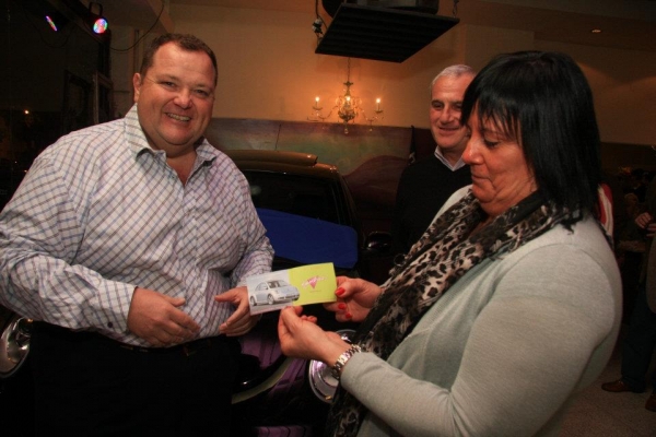 Felices ganadores del New Beetle