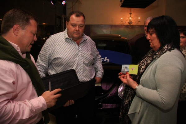 Felices ganadores del New Beetle