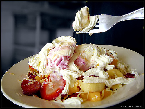 Ensalada de frutas con helado.